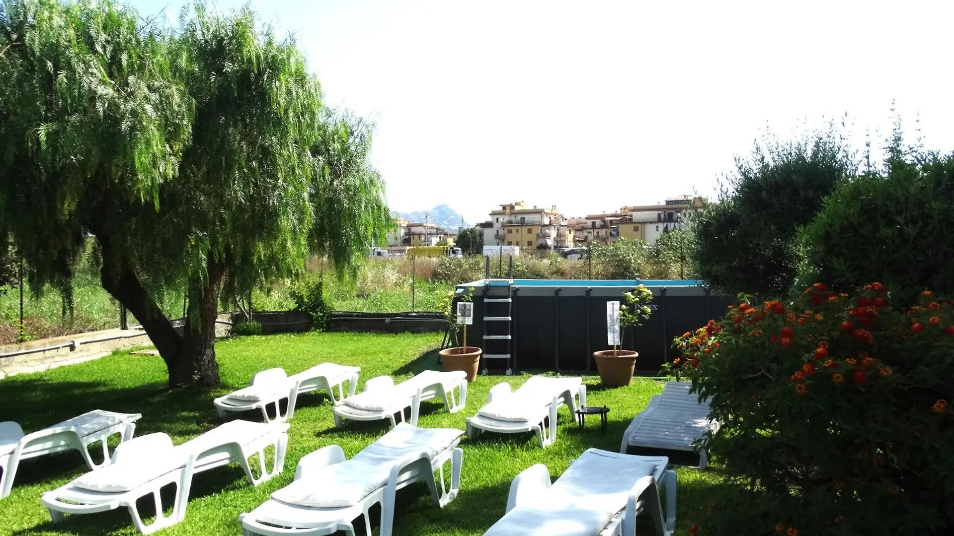 Hotel apartamentowy Villa Nadira Giardini-Naxos